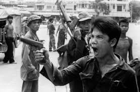 17 avril 1975, les Khmers rouges vident Phnom Penh