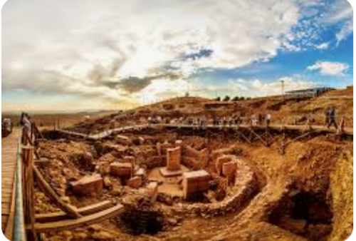 Un exemple de ville sans Etat, il y a 11 000 ans, Göbekli Tepe (actuelle Turquie)